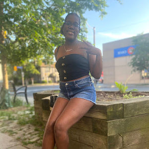 Meet your Posher, Monique